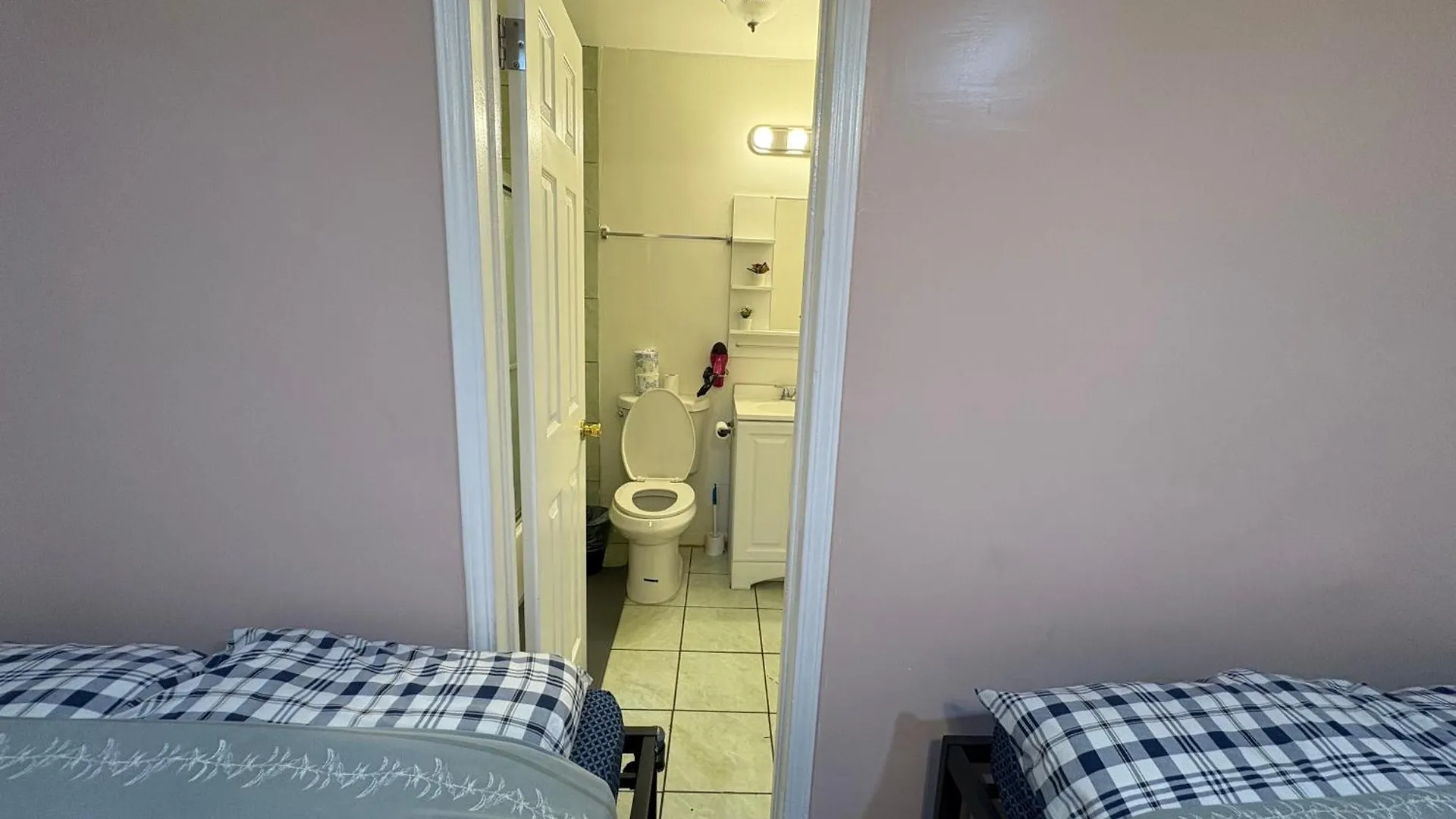 The Disney Hostel - Santa Ana - Oc