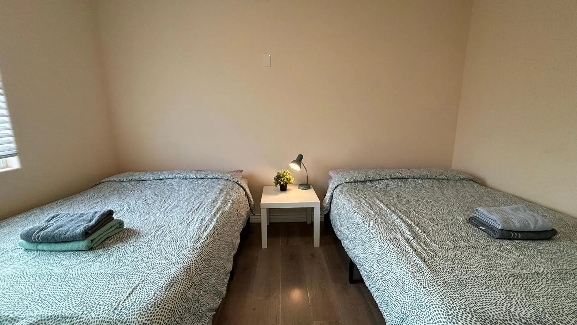 The Disney Hostel - Santa Ana - Oc