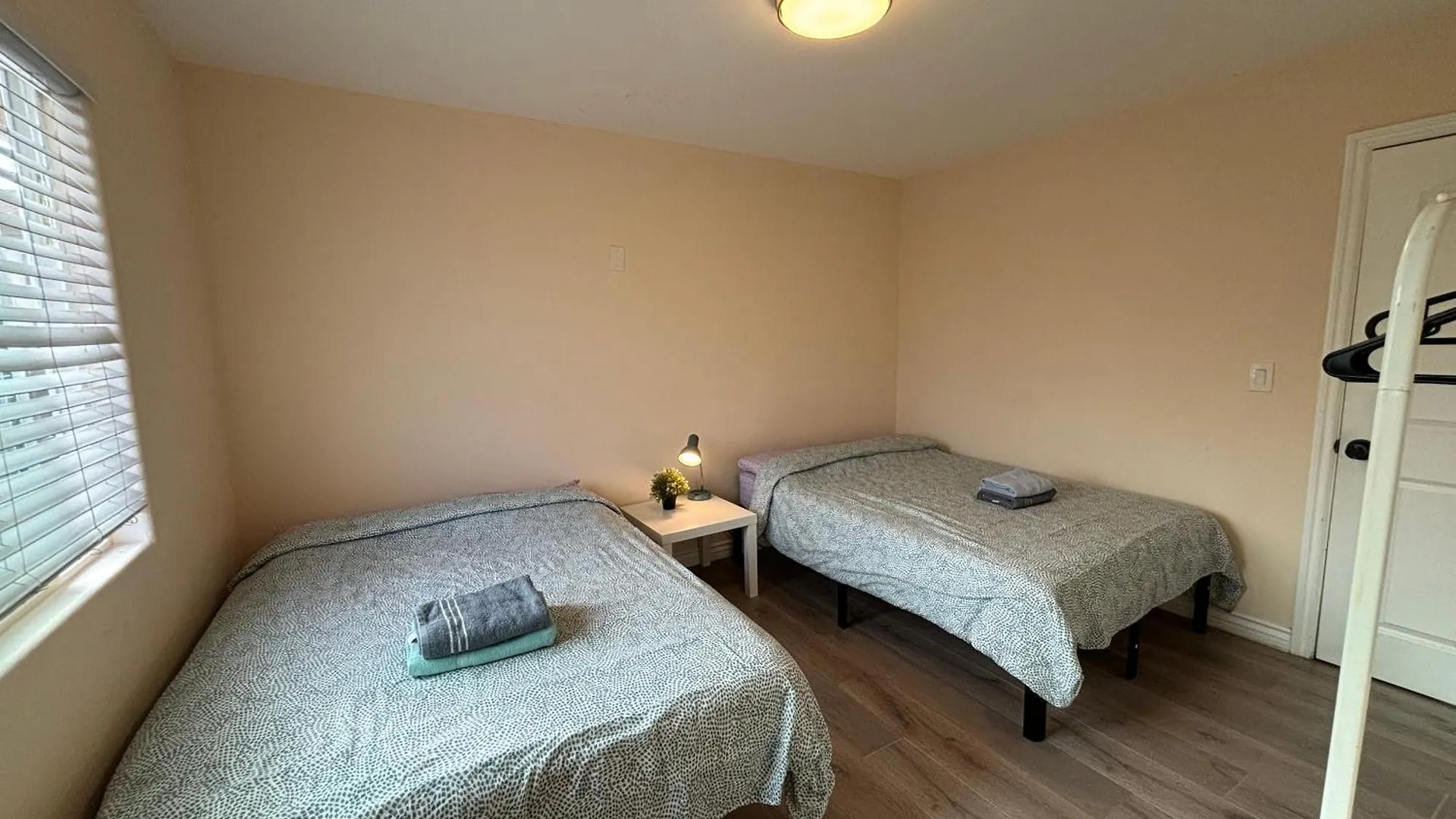 The Disney Hostel - Santa Ana - Oc United States