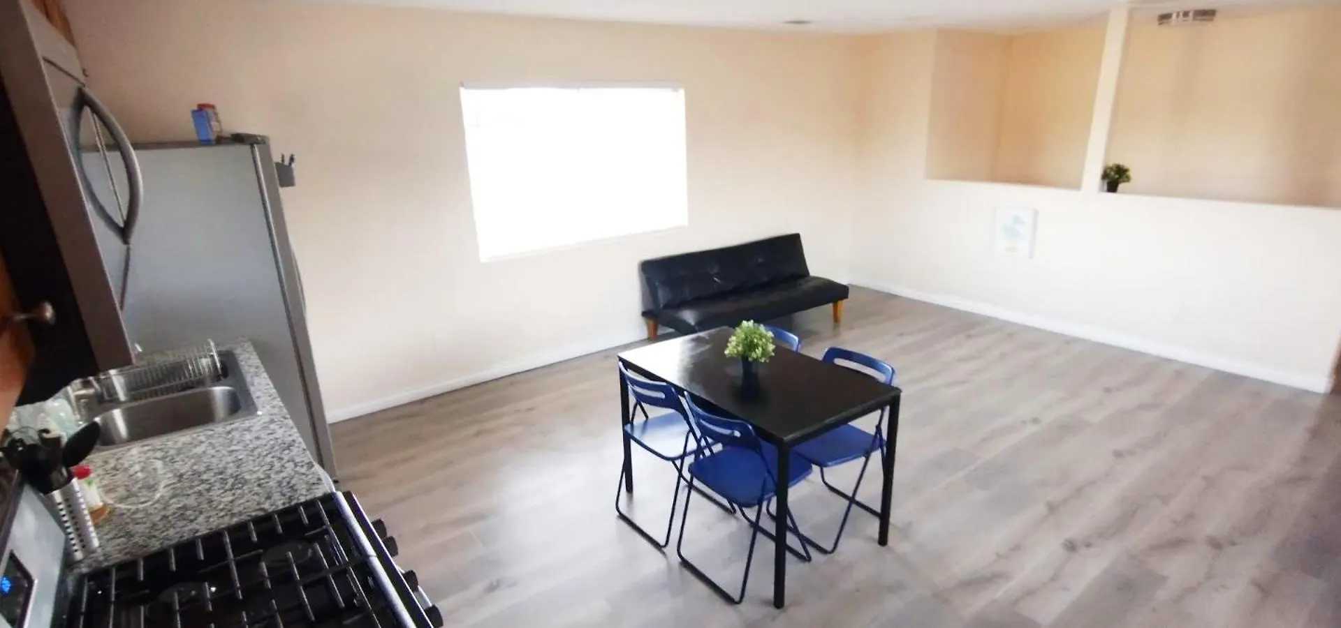 The Disney Hostel - Santa Ana - Oc 0*,